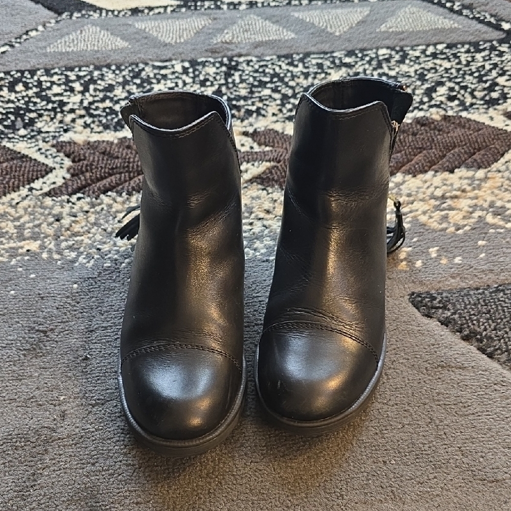Geox Black Leather Ankle Booties with Side Zip